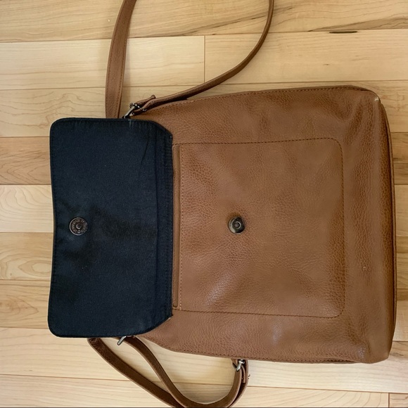 πLeather Crossbody Bag - Picture 4 of 8